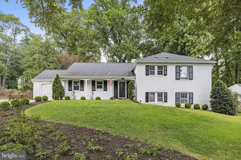 10105 E Bexhill Dr, Kensington, MD 20895