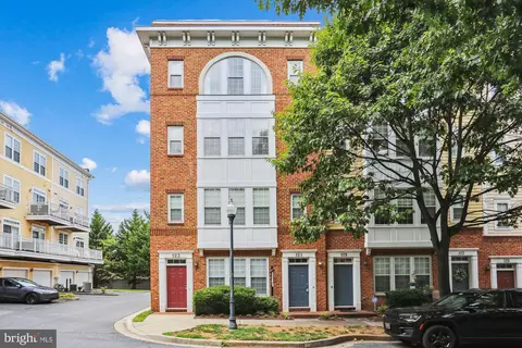 121 Bucksfield Rd #121, Gaithersburg, MD 20878