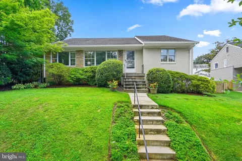 5005 Rodman Rd, Bethesda, MD 20816