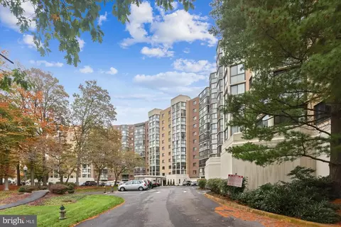 15107 Interlachen Dr #419, Silver Spring, MD 20906 photo 2