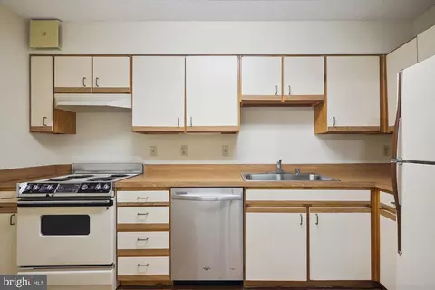 15107 Interlachen Dr #419, Silver Spring, MD 20906 photo 11