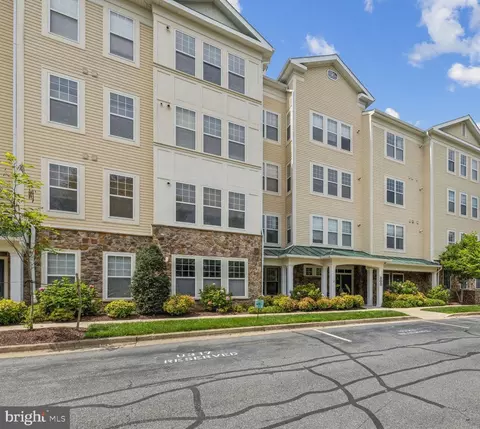300 High Gables Dr #303, Gaithersburg, MD 20878
