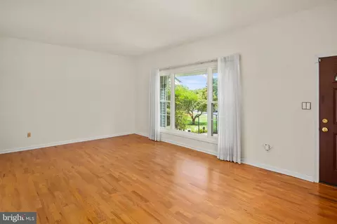 2933 Chapel View Dr, Silver Spring, MD 20904 photo 6