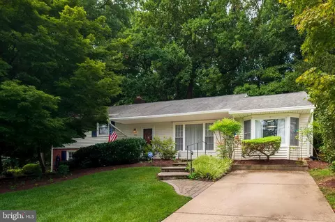 2933 Chapel View Dr, Silver Spring, MD 20904 photo 2