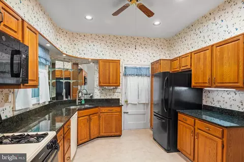 2933 Chapel View Dr, Silver Spring, MD 20904 photo 10