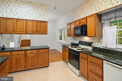 2933 Chapel View Dr, Silver Spring, MD 20904 photo 11