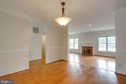 7 Grace Church Ct, Silver Spring, MD 20910 photo 12