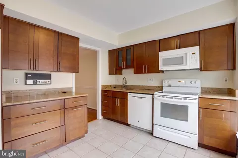 7 Grace Church Ct, Silver Spring, MD 20910 photo 10