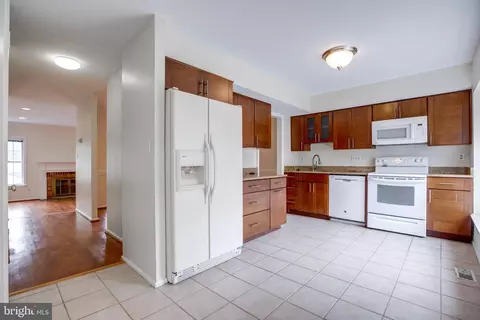 7 Grace Church Ct, Silver Spring, MD 20910 photo 8