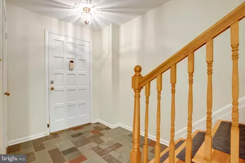 7 Grace Church Ct, Silver Spring, MD 20910 photo 2