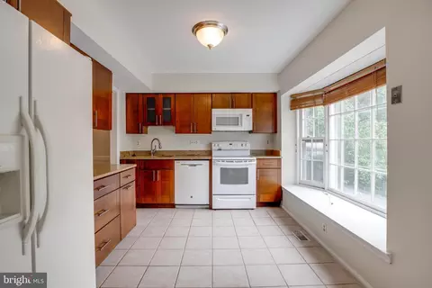 7 Grace Church Ct, Silver Spring, MD 20910 photo 9
