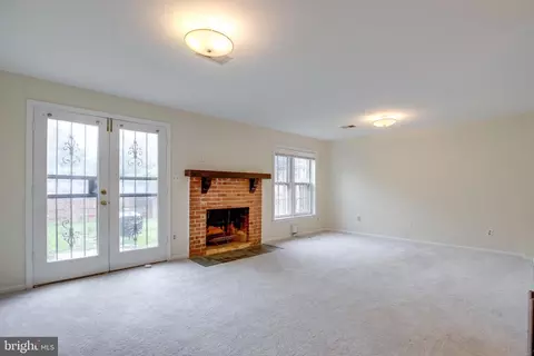 7 Grace Church Ct, Silver Spring, MD 20910 photo 6
