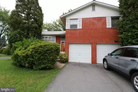 8719 Ewing Dr, Bethesda, MD 20817