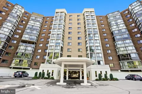 15107 Interlachen Dr #707, Silver Spring, MD 20906 photo 2