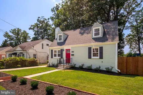 10600 Huntley Pl, Silver Spring, MD 20902 photo 2