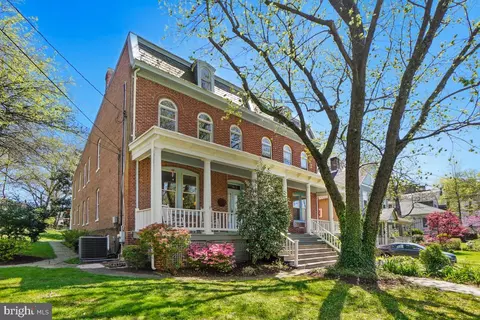 7105 Cedar Ave, Takoma Park, MD 20912