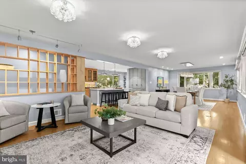 6709 Tulip Hill Ter, Bethesda, MD 20816