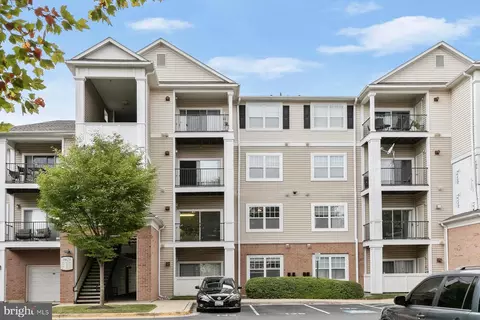 19629 Galway Bay Cir #204, Germantown, MD 20874