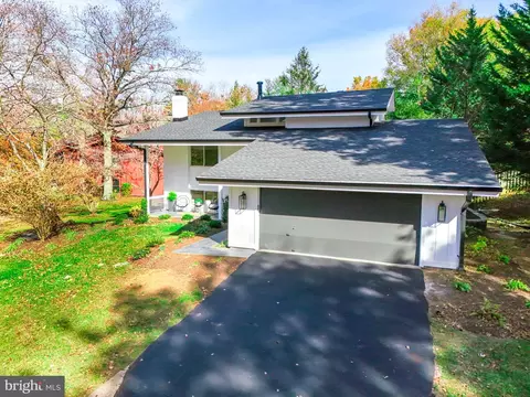 11125 Korman Dr, Potomac, MD 20854 photo 3