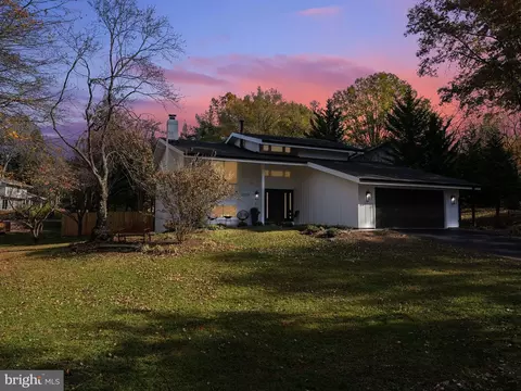 11125 Korman Dr, Potomac, MD 20854 photo 2