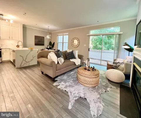 10370 Royal Woods Ct, Montgomery Village, MD 20886