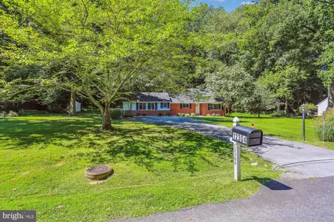 12304 Clement Ln, Silver Spring, MD 20902 photo 2