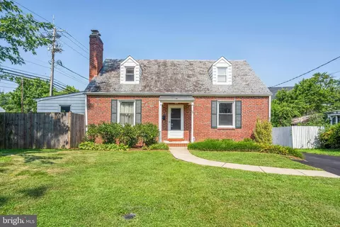 100 Lucas Ln, Bethesda, MD 20814