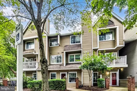 10827 Hampton Ml #110, Rockville, MD 20852