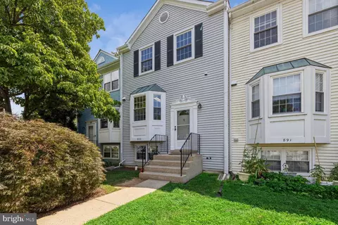 889 Bayridge Dr, Gaithersburg, MD 20878