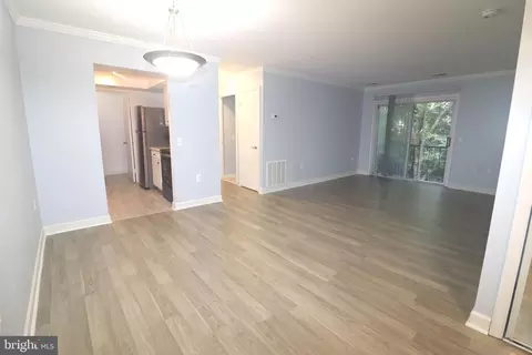 18302 Streamside Dr #202, Gaithersburg, MD 20879