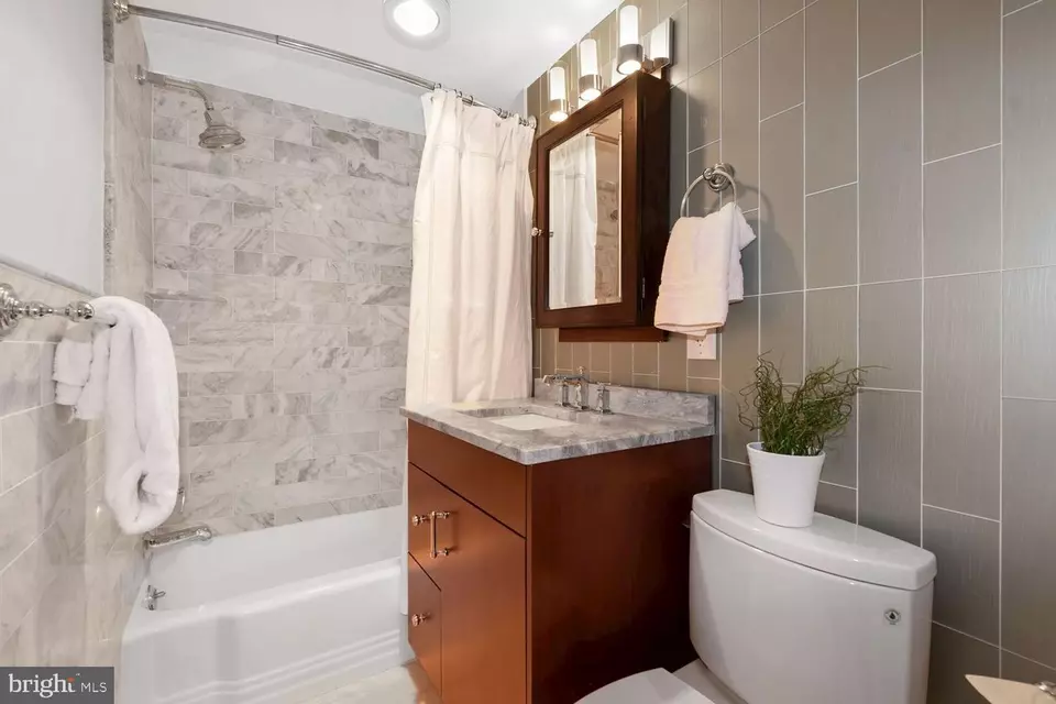  10201 Grosvenor Pl #1402, Rockville, MD 20852 photo 13