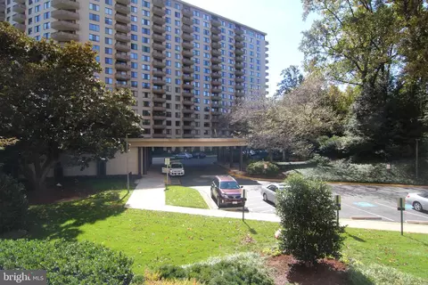 5225 Pooks Hill Rd #205N, Bethesda, MD 20814