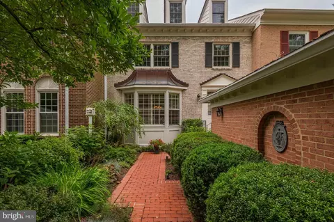9426 Turnberry Dr, Potomac, MD 20854