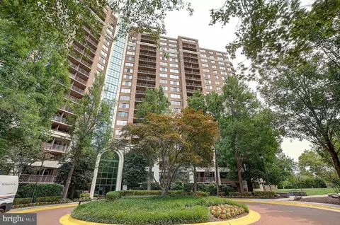 10101 Grosvenor Pl #404, Rockville, MD 20852