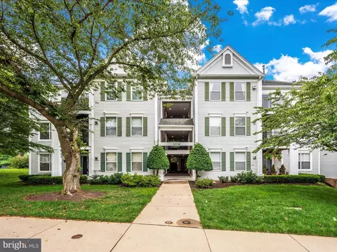 10016 Vanderbilt Cir #10-11, Rockville, MD 20850