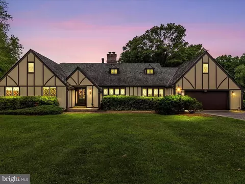 9430 Watkins Rd, Gaithersburg, MD 20882