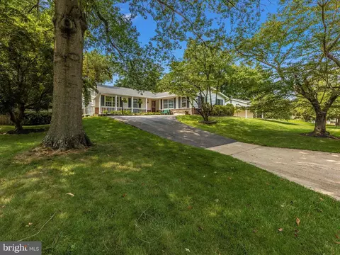 11320 Rambling Rd, Gaithersburg, MD 20879