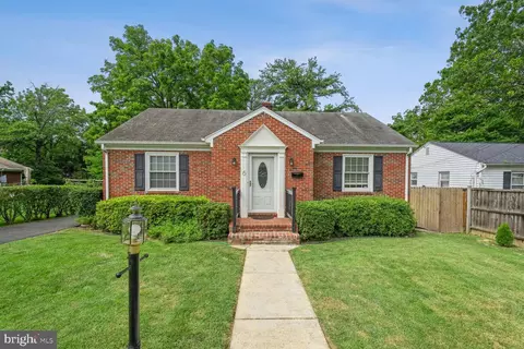 6 Oak Ave, Gaithersburg, MD 20877