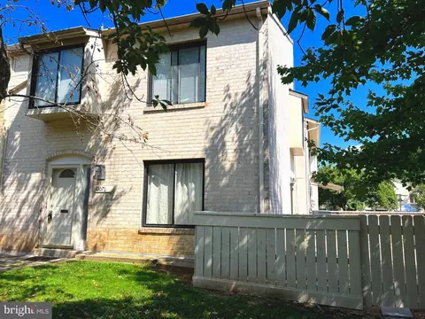 10071 Ridgeline Dr, Montgomery Village, MD 20886