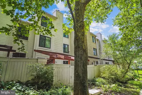 2 Lea Pond Ct, Montgomery Village, MD 20886