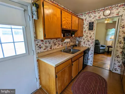9506 E Light Dr, Silver Spring, MD 20903 photo 9
