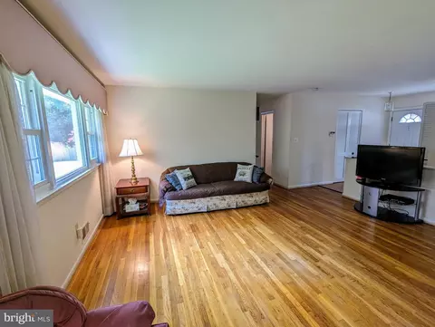 9506 E Light Dr, Silver Spring, MD 20903 photo 6