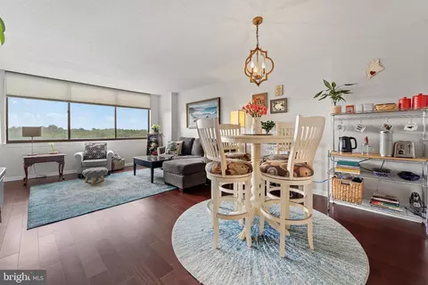 10101 Grosvenor Pl #808, Rockville, MD 20852