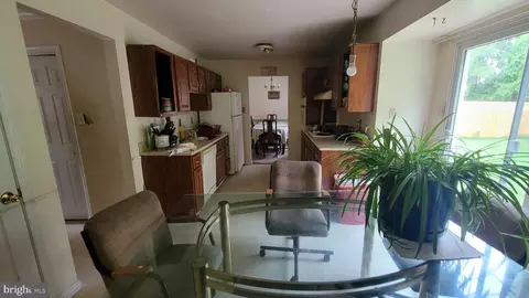 2121 Edgeware St, Silver Spring, MD 20905 photo 4