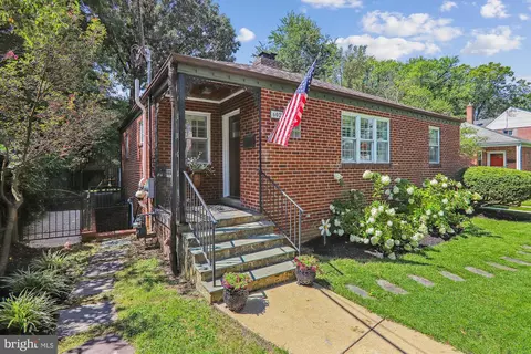 602 Stirling Rd, Silver Spring, MD 20901