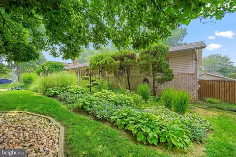 1401 Leister Dr, Silver Spring, MD 20904 photo 2