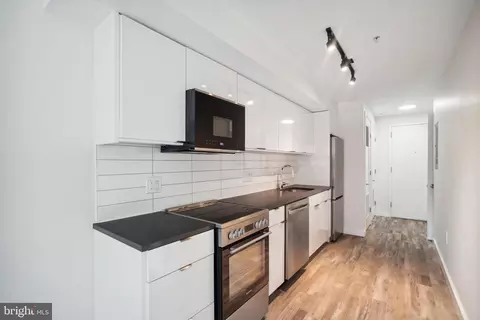 700 Roeder Rd #404, Silver Spring, MD 20910 photo 5