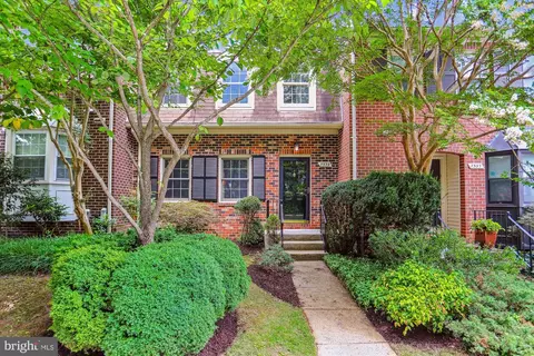 7539 Heatherton Ln, Potomac, MD 20854