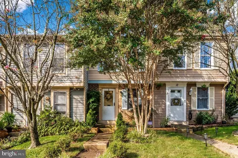 10 Valleyside Ct, Germantown, MD 20874
