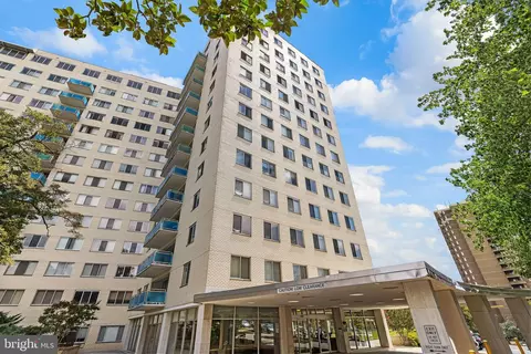 10201 Grosvenor Pl #913, Rockville, MD 20852